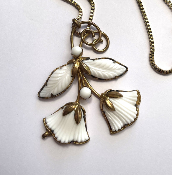 1940's Trifari Milk Glass Pendant-Vintageonline-Vintage Online