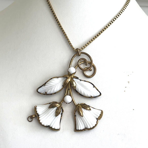 1940's Trifari Milk Glass Pendant-Vintageonline-Vintage Online