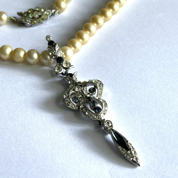 Elegant Pearl Strand With Rhinestone Drop-Vintageonline-Vintage Online