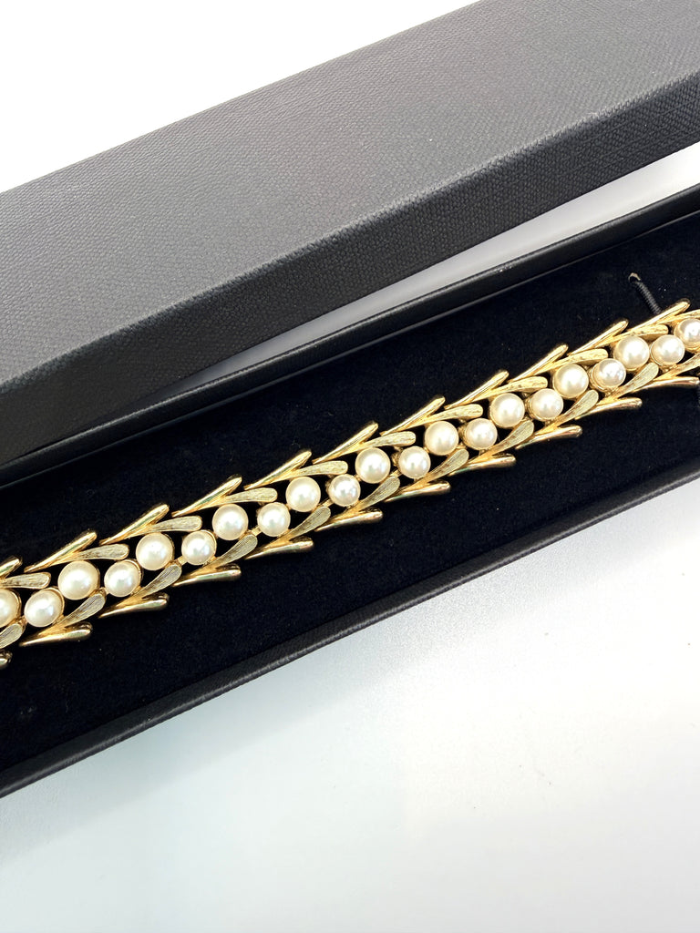 Crown Trifari Signed Vintage Faux Pearl Brushed Gold Tone Vintage Bracelet