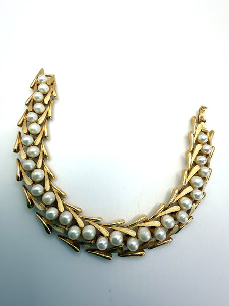 Crown Trifari Signed Vintage Faux Pearl Brushed Gold Tone Vintage Bracelet