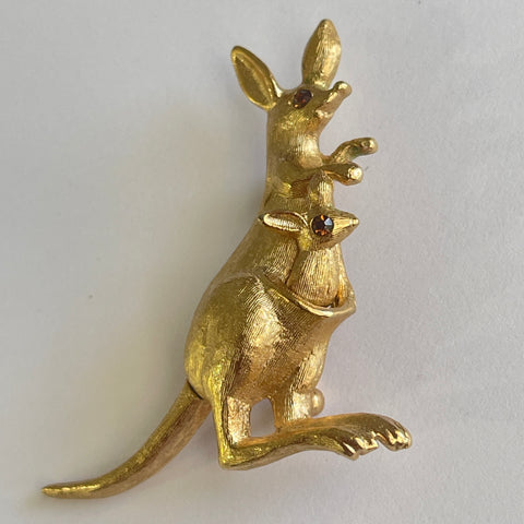 Kangaroo Gold tone Kangaroo and Joey Brooch-Avon-Vintage Online