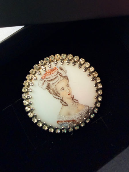 Lady Portrait on Porcelain Vintage Brooch-Vintageonline-Vintage Online