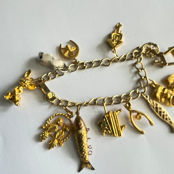 Gold tone Charm Bracelet-Vintageonline-Vintage Online